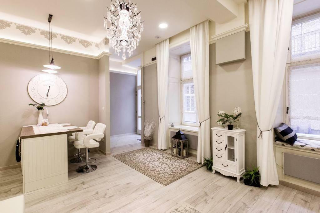 Main Street Apartment Budapest Bagian luar foto