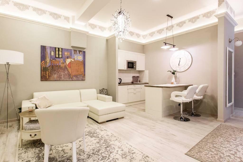 Main Street Apartment Budapest Bagian luar foto